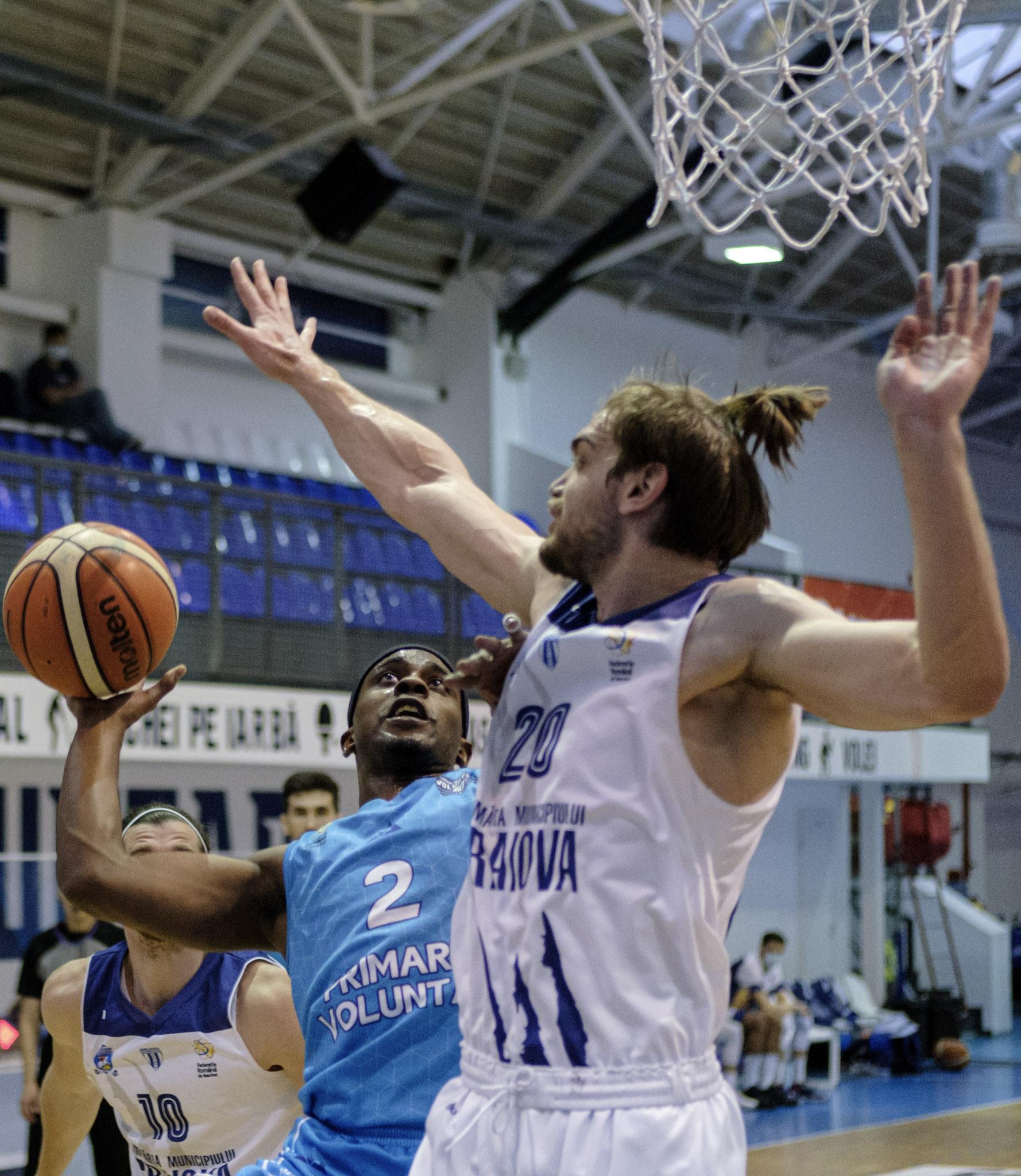 Offensive play ending with a block in sala Gabriela Szabo Voluntari