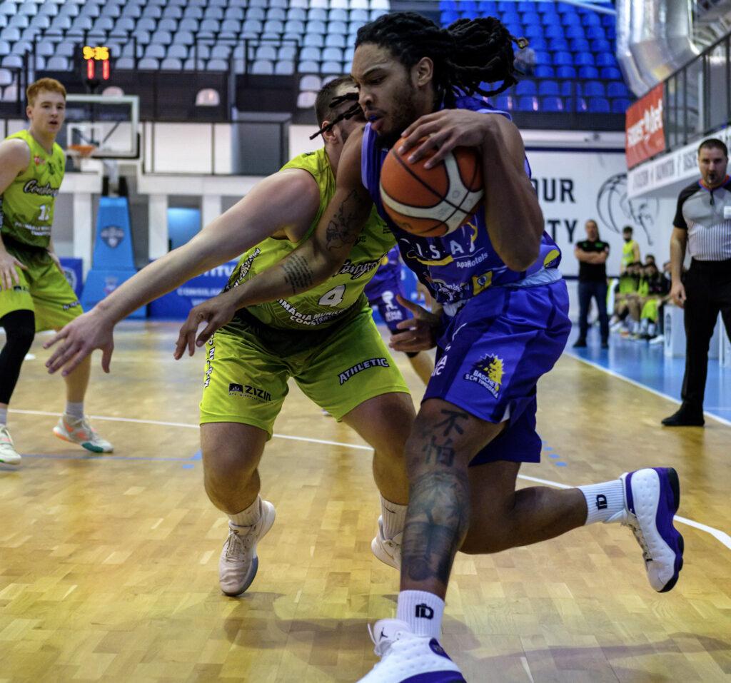 Offensive play during a basketball game in Voluntari Romania