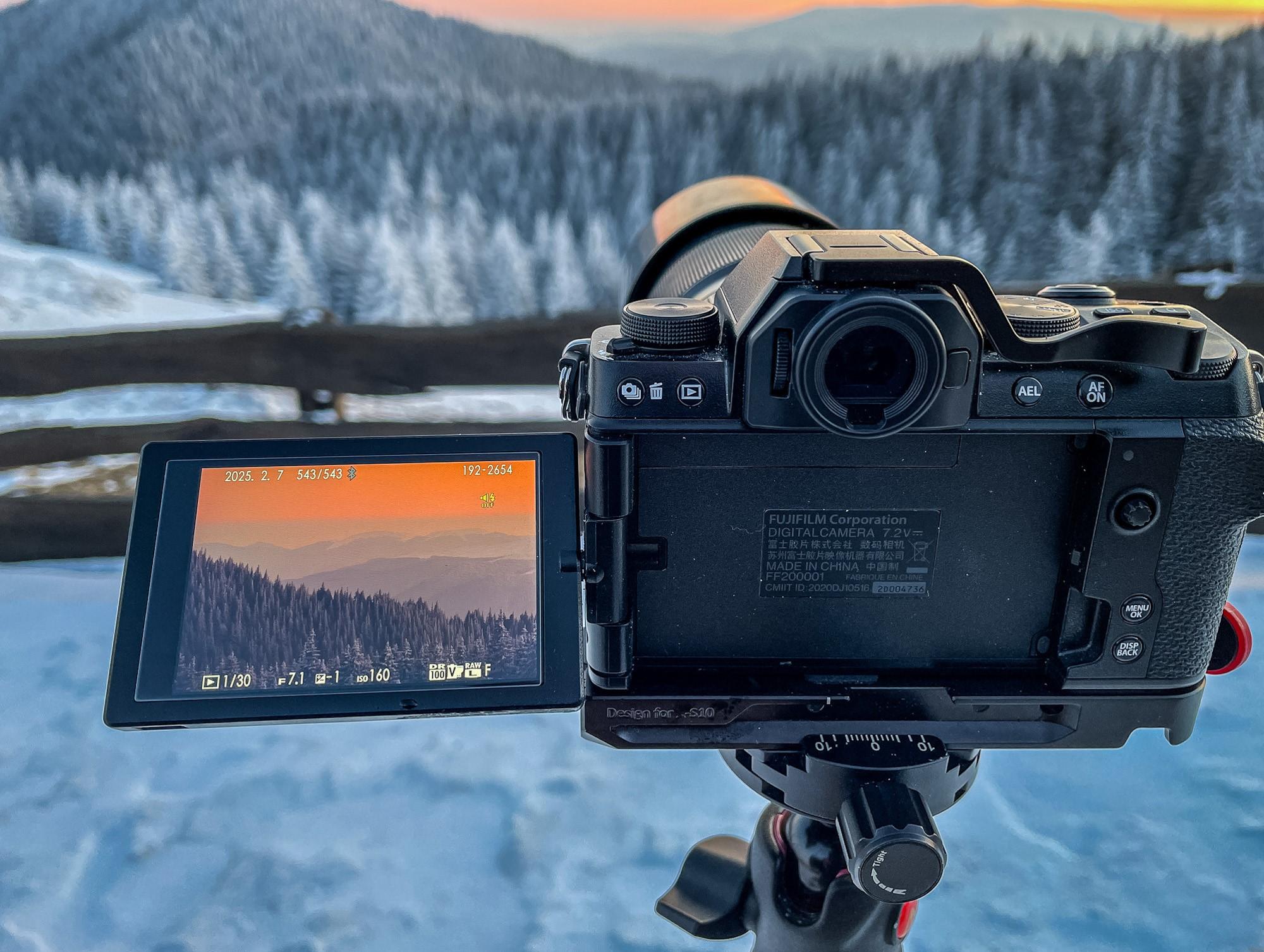 Using my Fujifilm X-S10 and Fujifilm 55-200 in Ciucas Mountains in Romania