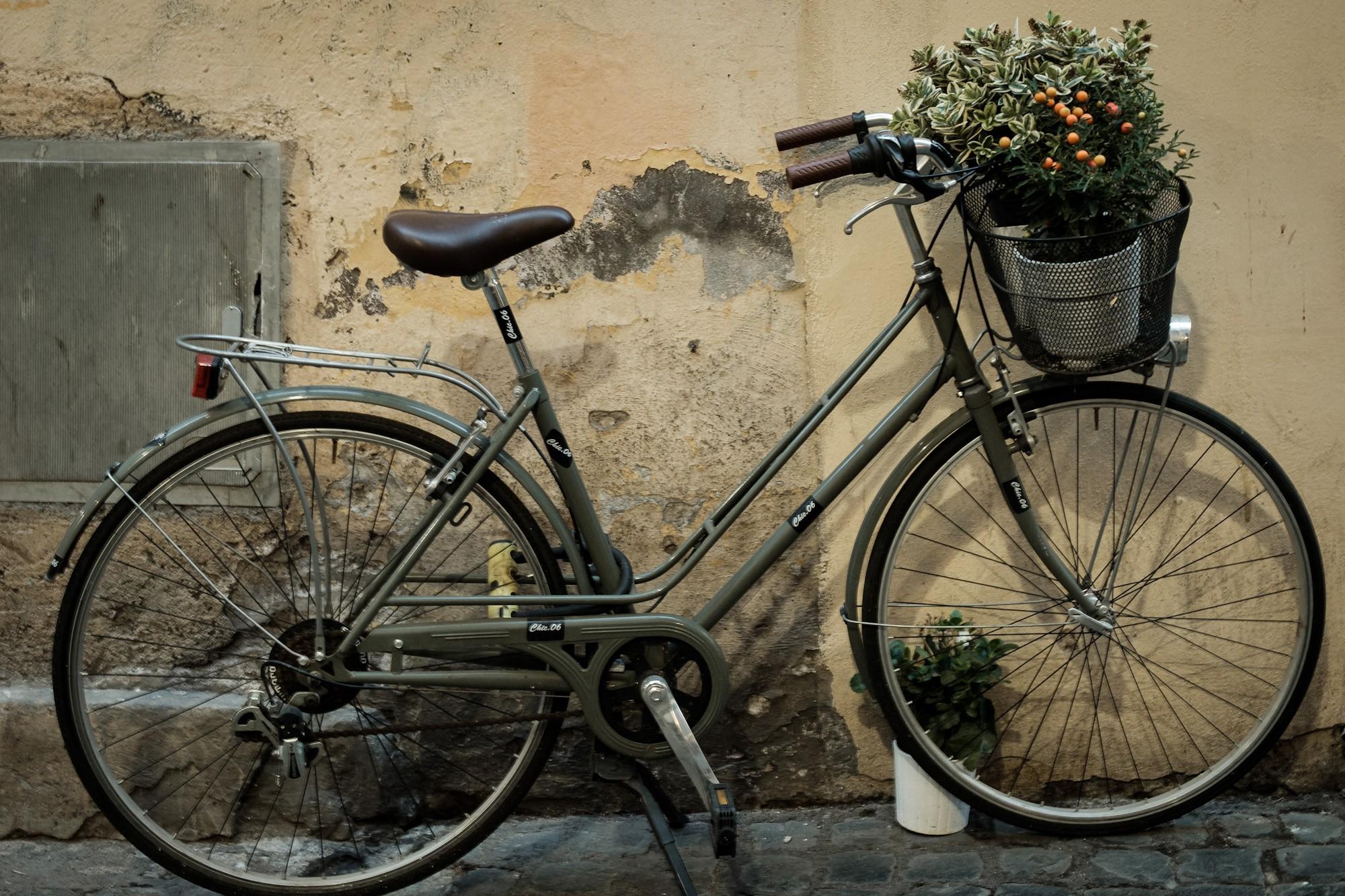 Bicycle leaning on the wall in Rome
